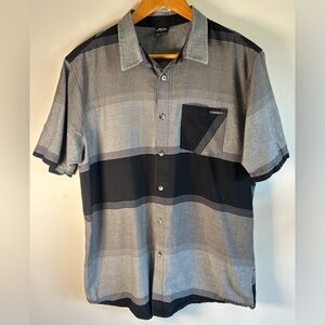 Oakley Mens Short Sleeve Button Down Shirt L Black Gray Color Block Stripes EUC